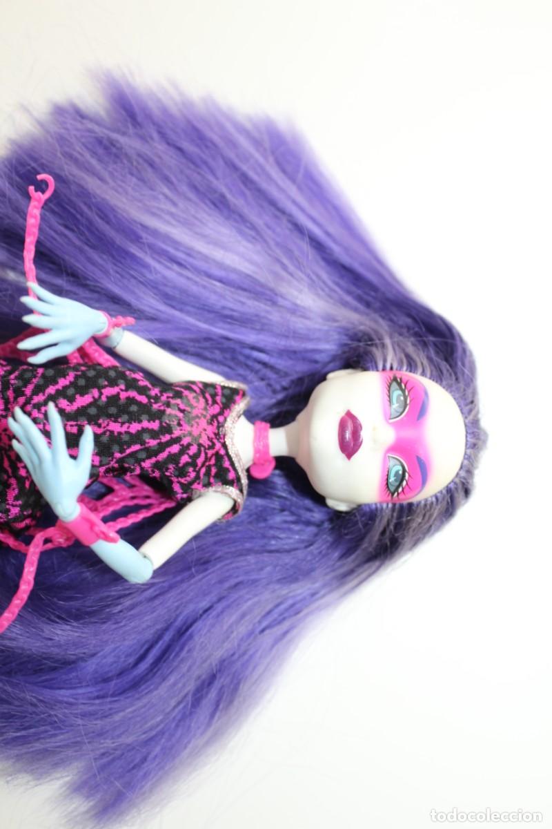 Mu&ntilde;ecas modernas: MU&Ntilde;ECA MONSTER HIGH - MATTEL 2010 - Foto 3