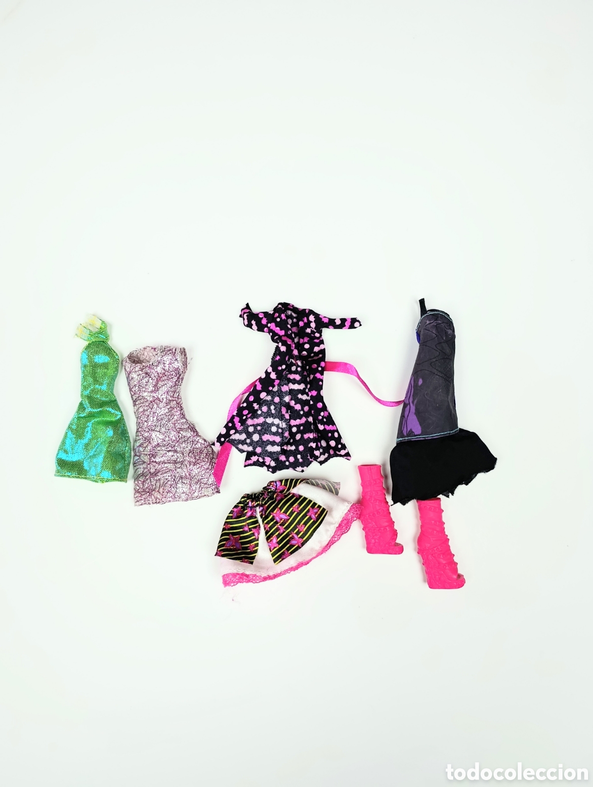 Mu&ntilde;ecas Modernas: Lote de vestidos Monster high