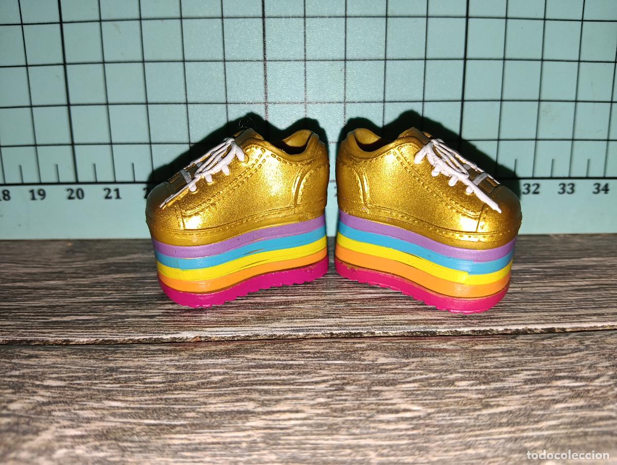 Mu&ntilde;ecas Modernas: Zapatos de mu&ntilde;eca Rainbow Sunny Madison