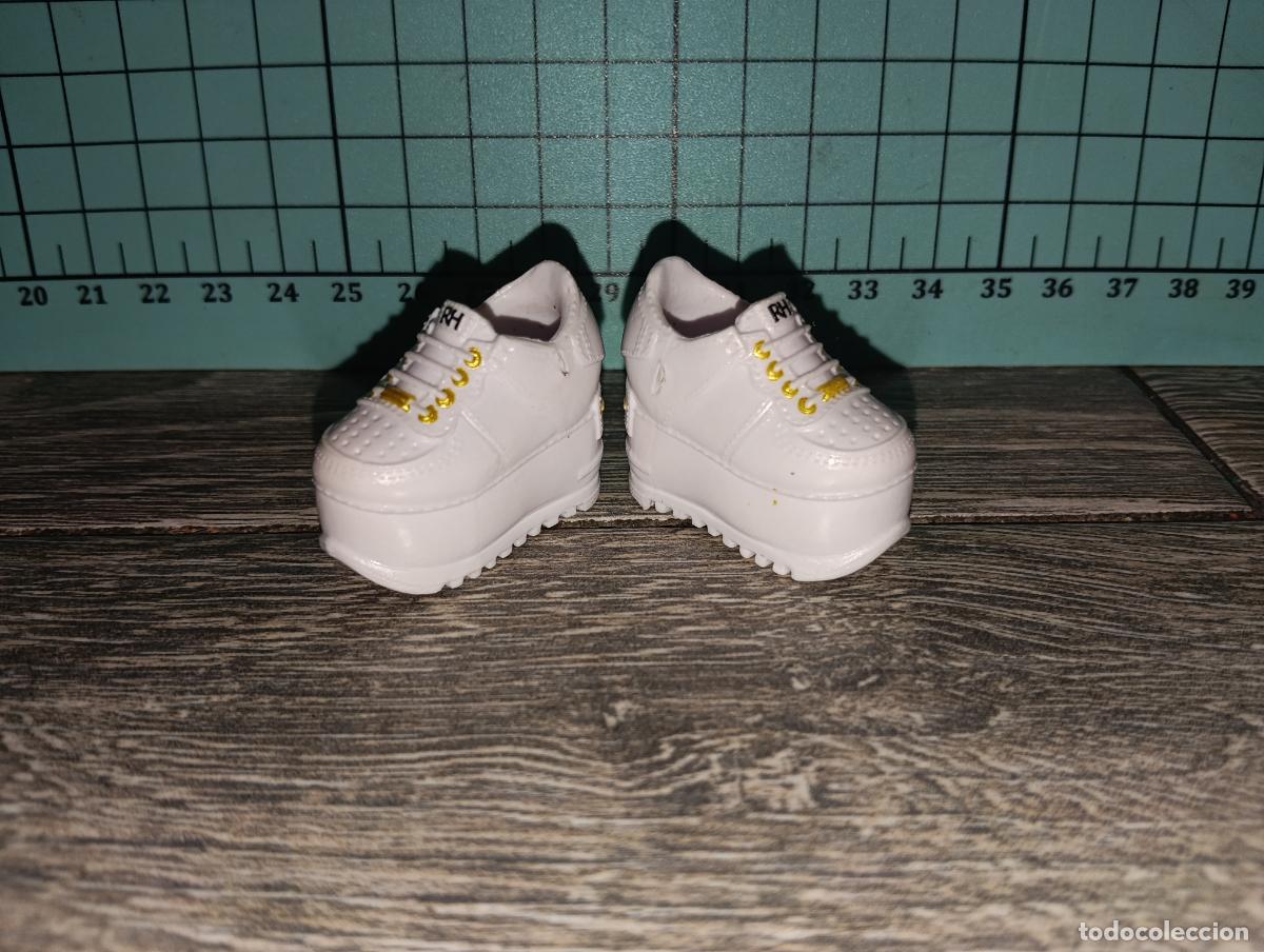 Mu&ntilde;ecas Modernas: Zapatos de mu&ntilde;eca Rainbow high