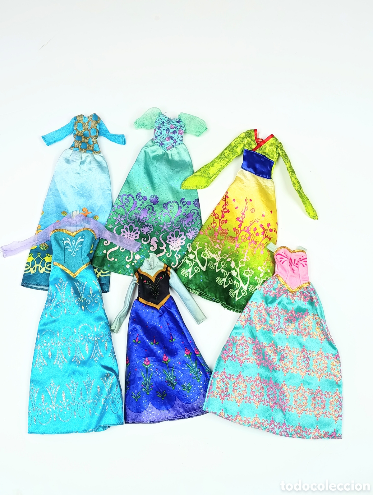 Mu&ntilde;ecas Modernas: Lote de vestidos princesas Disney