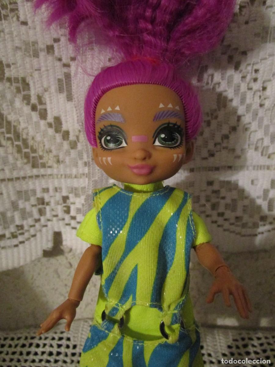 Mu&ntilde;ecas Modernas: MU&Ntilde;ECA CON CABELLO COLOR LILA