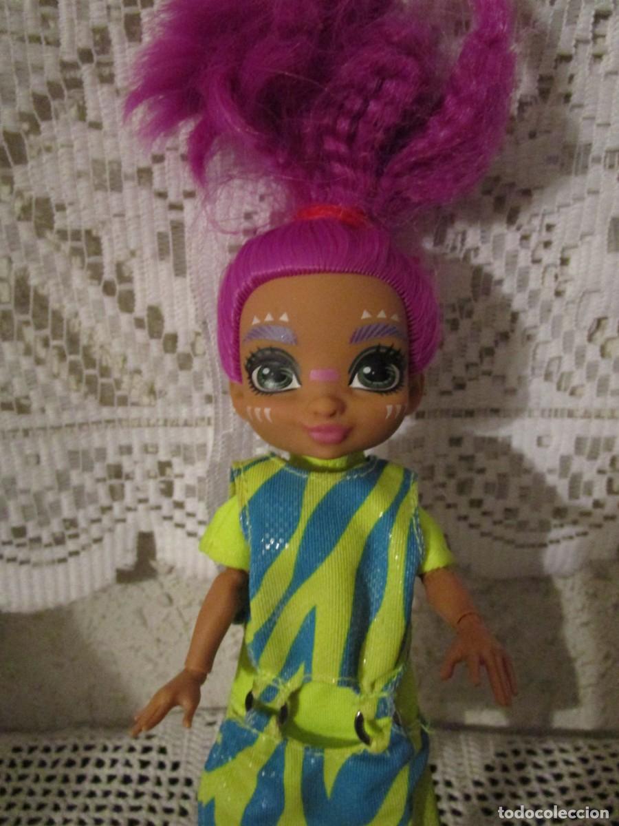 Mu&ntilde;ecas modernas: MU&Ntilde;ECA CON CABELLO COLOR LILA - Foto 2