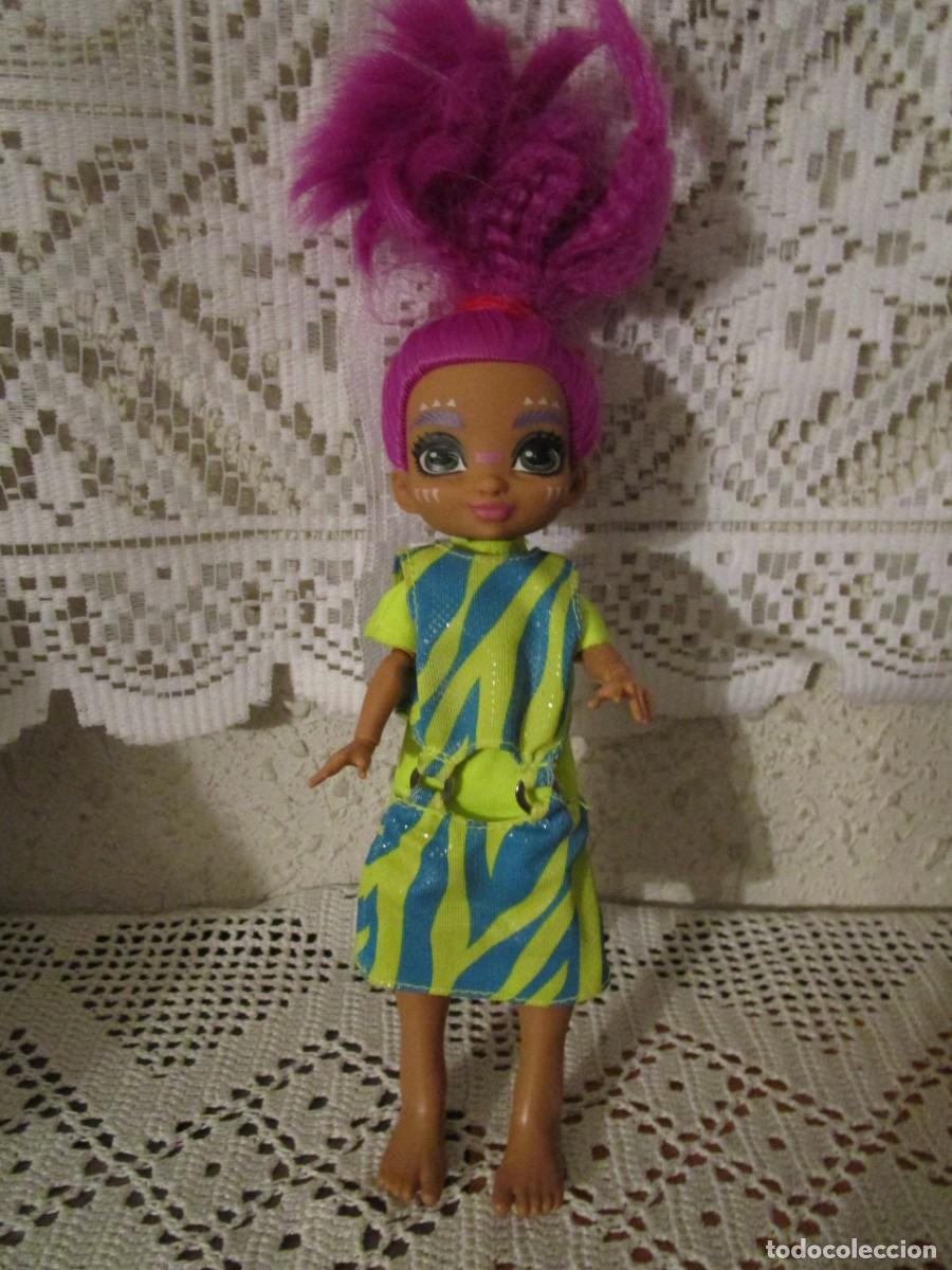 Mu&ntilde;ecas modernas: MU&Ntilde;ECA CON CABELLO COLOR LILA - Foto 3