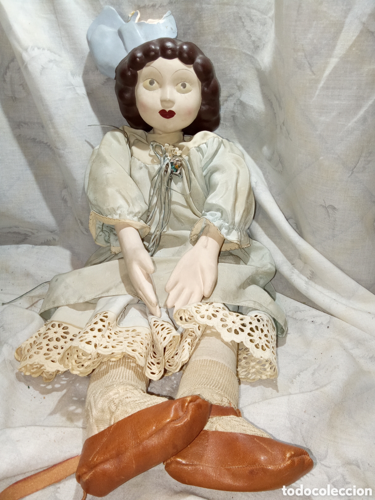 Mu&ntilde;ecas Modernas: CURIOSA MU&Ntilde;ECA CON CABEZA Y BRAZOS DE PORCELANA Y CUERPO DE TRAPO + de 70 cm a restaurar