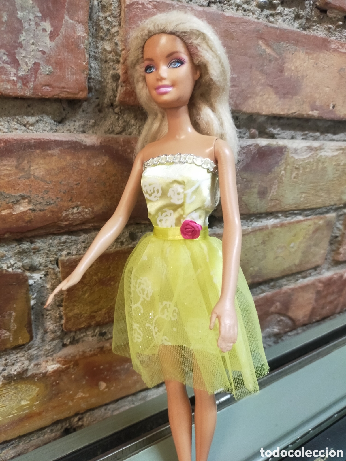 Mu&ntilde;ecas Modernas: Mu&ntilde;eca Barbie Mattel 2010 Indonesia