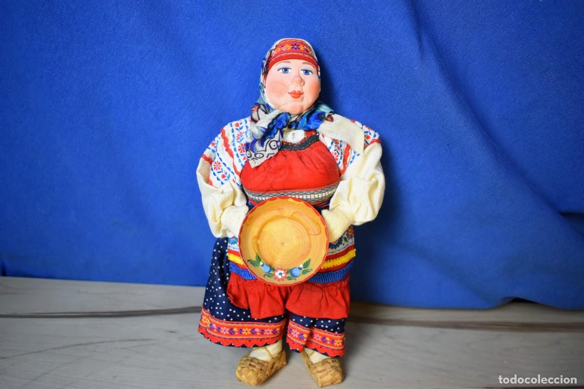 Mu&ntilde;ecas Modernas: Mu&ntilde;eca en trapo y porcelana con vestido tradicional Ruso