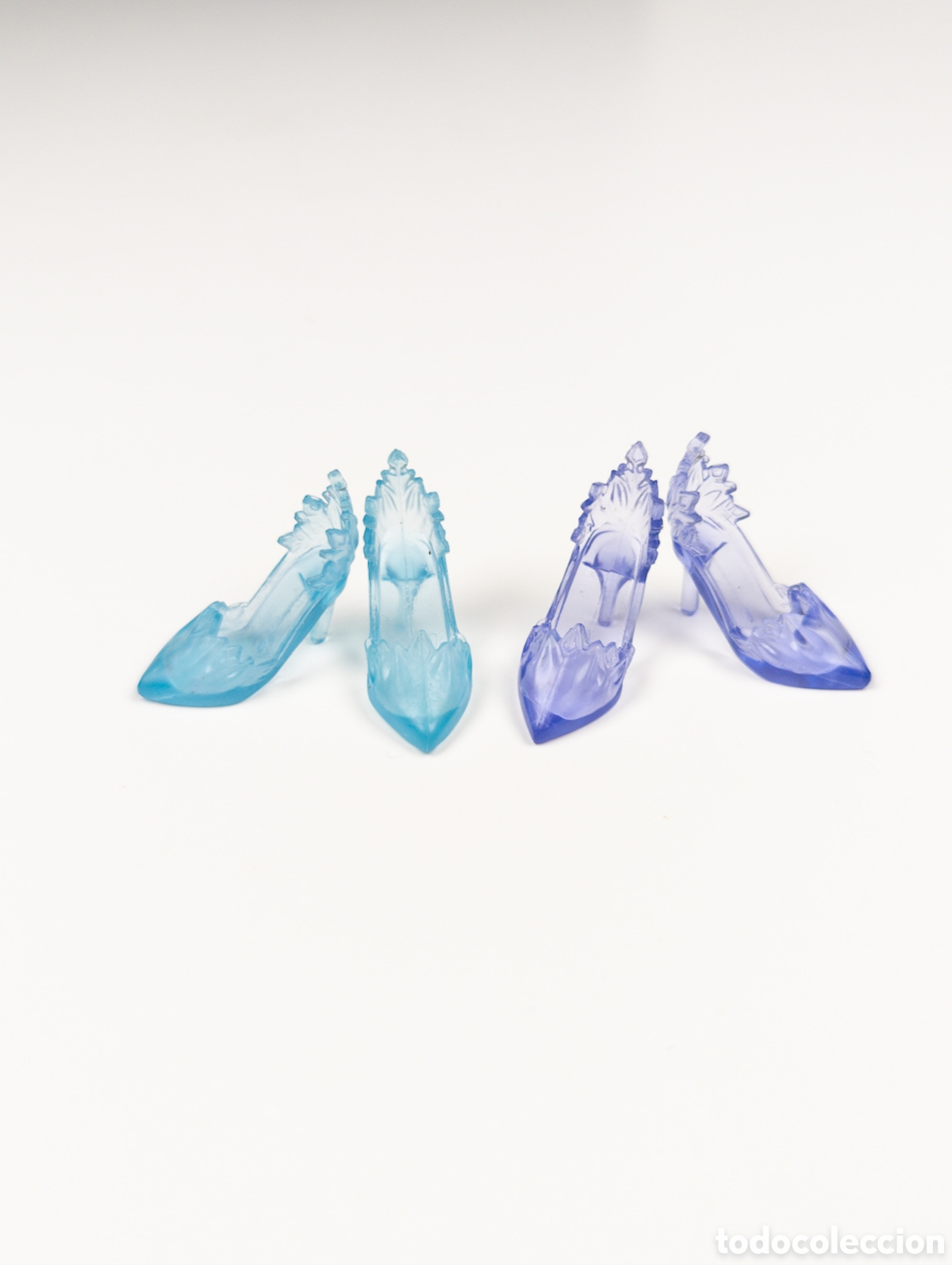 Mu&ntilde;ecas Modernas: Lotes dos zapatos mu&ntilde;eca Frozen Disney