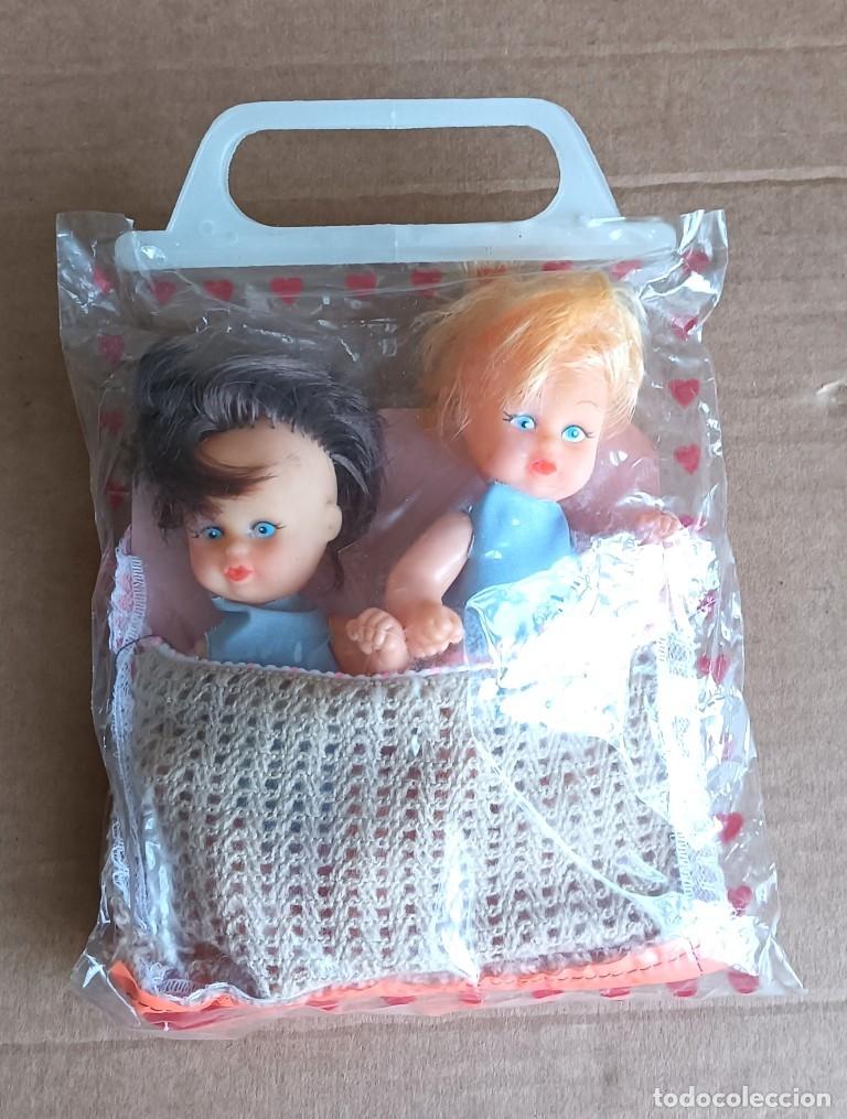 Mu&ntilde;ecas Modernas: 2 mu&ntilde;ecas JULIE & JUDY - made in Hong Kong - cabeza de goma cuerpo pl&aacute;stico