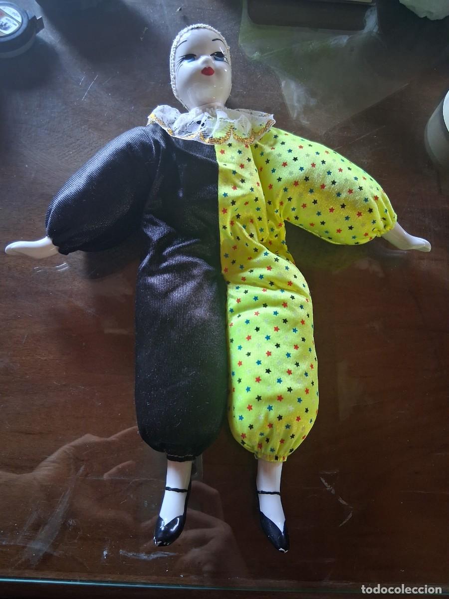 Mu&ntilde;ecas Modernas: Mu&ntilde;eca figura vintage arlequ&iacute;n o Pierrot cabeza manos y pies porcelana cuerpo de tela
