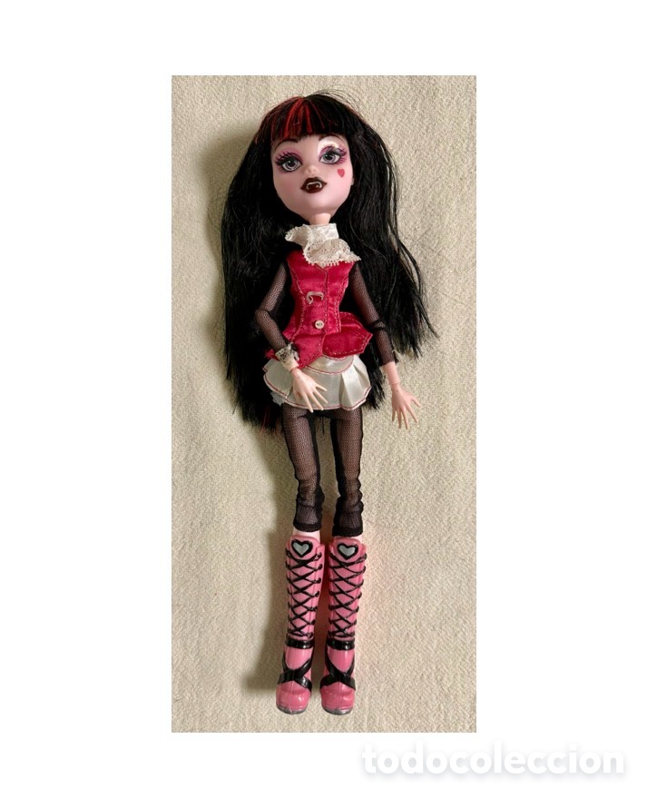 Mu&ntilde;ecas Modernas: 2010, Mu&ntilde;eca Monster High Draculaura G1 primera generaci&oacute;n.