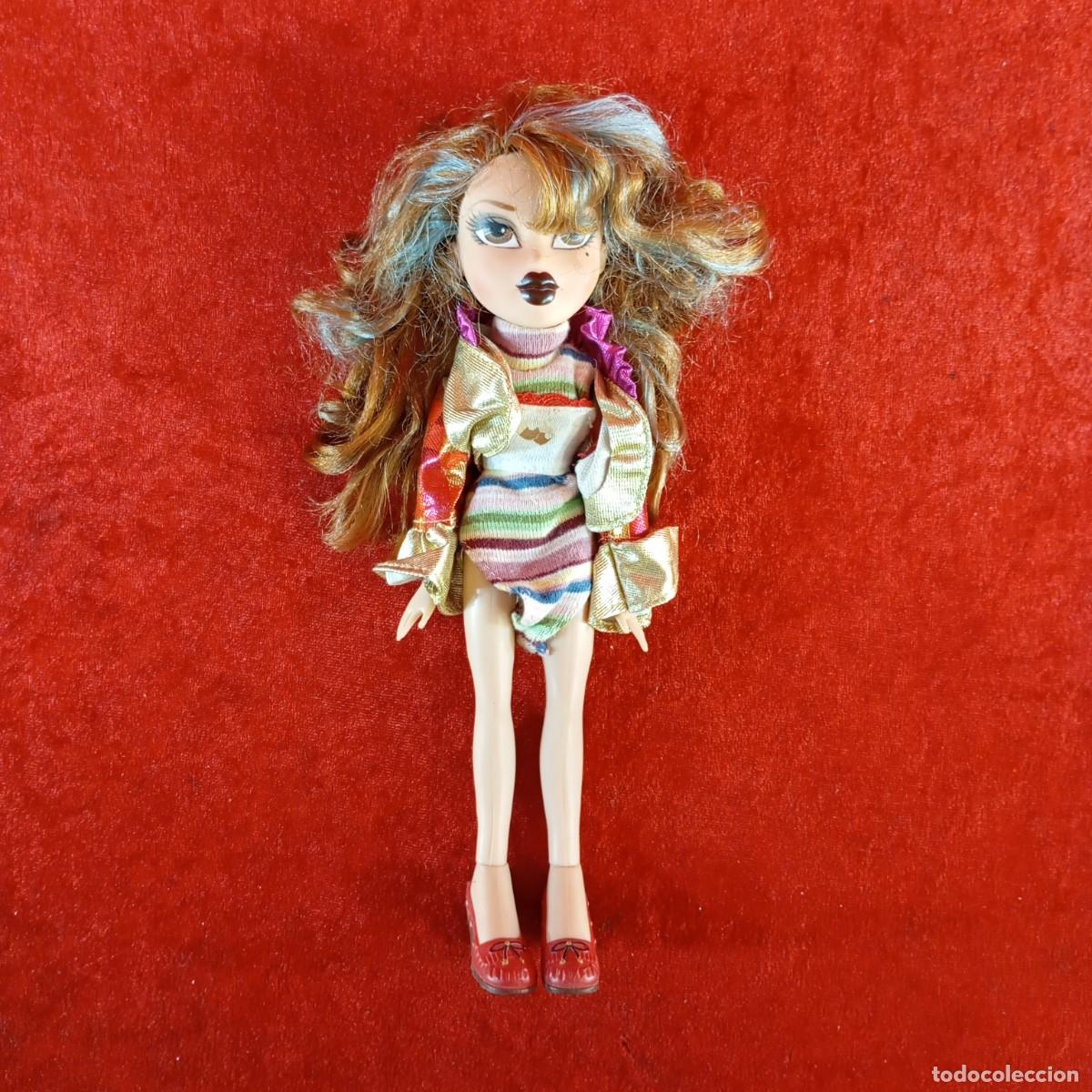 Mu&ntilde;ecas Modernas: PRECIOSA MU&Ntilde;ECA - BRATZ - NEVRA - VESTIDO COLORIDO - MGA - 2001 - 230 X 80 MM / 5664