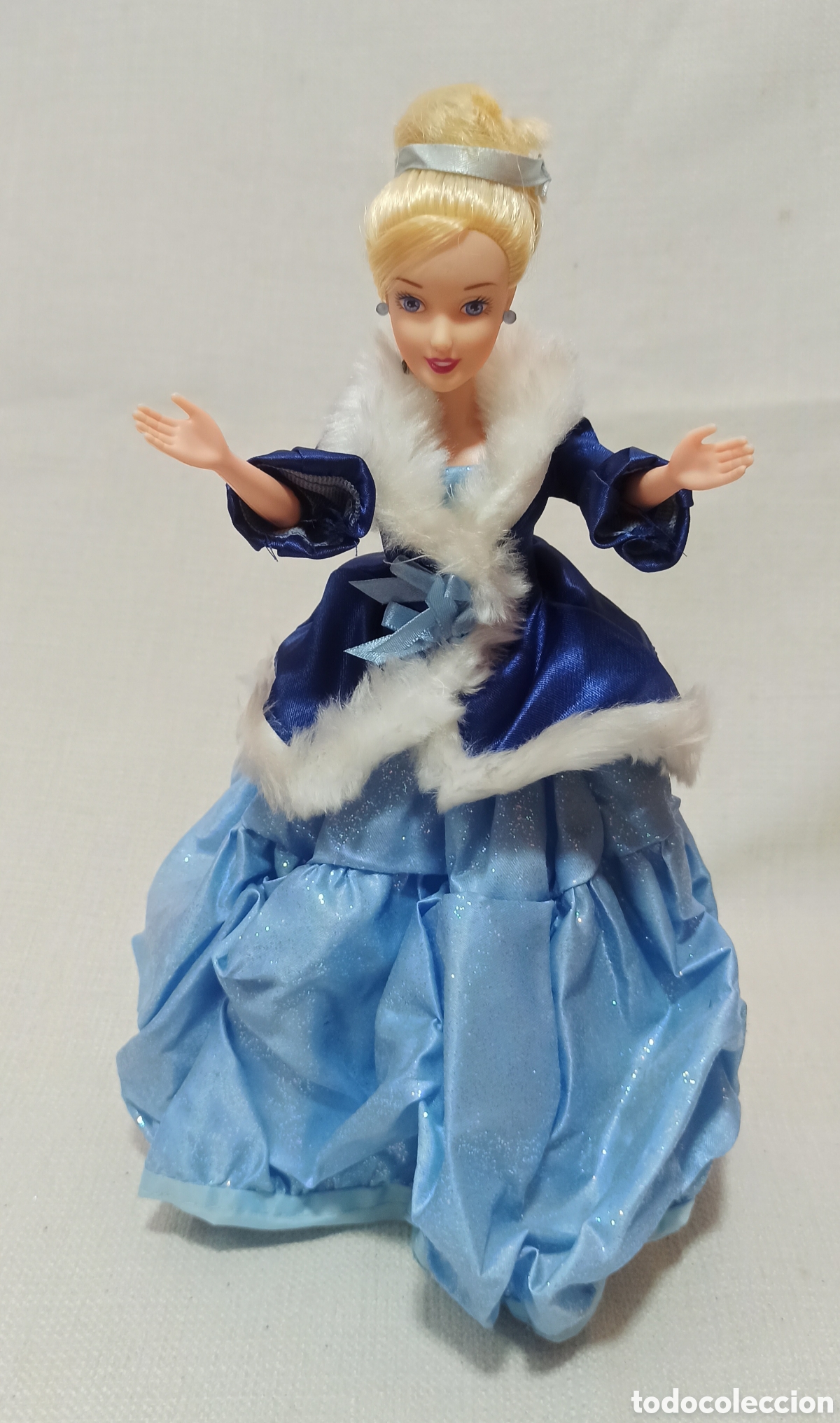 Mu&ntilde;ecas Modernas: Cenicienta Disney de Simba Toys 2004