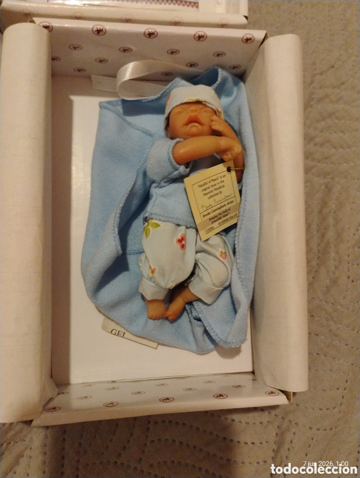 Mu&ntilde;ecas Modernas: &diams;Mu&ntilde;eco Miniatura &rdquo;Handful of Love&rdquo; - Ashton-Drake Galleries. Con Caja y Certificado. Linda Webb.