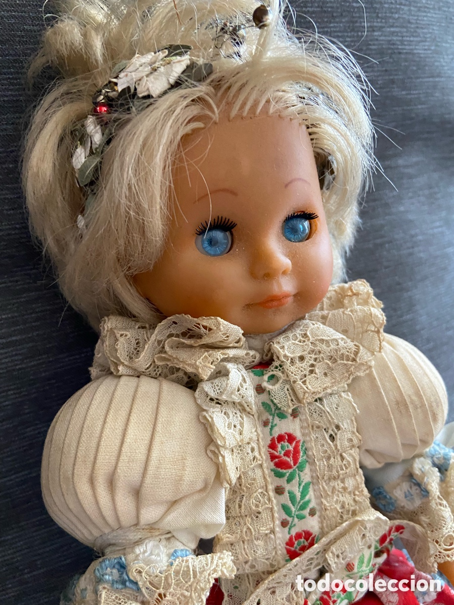 Mu&ntilde;ecas Modernas: Mu&ntilde;eca tradicional Lidova tvobra a&ntilde;os 70