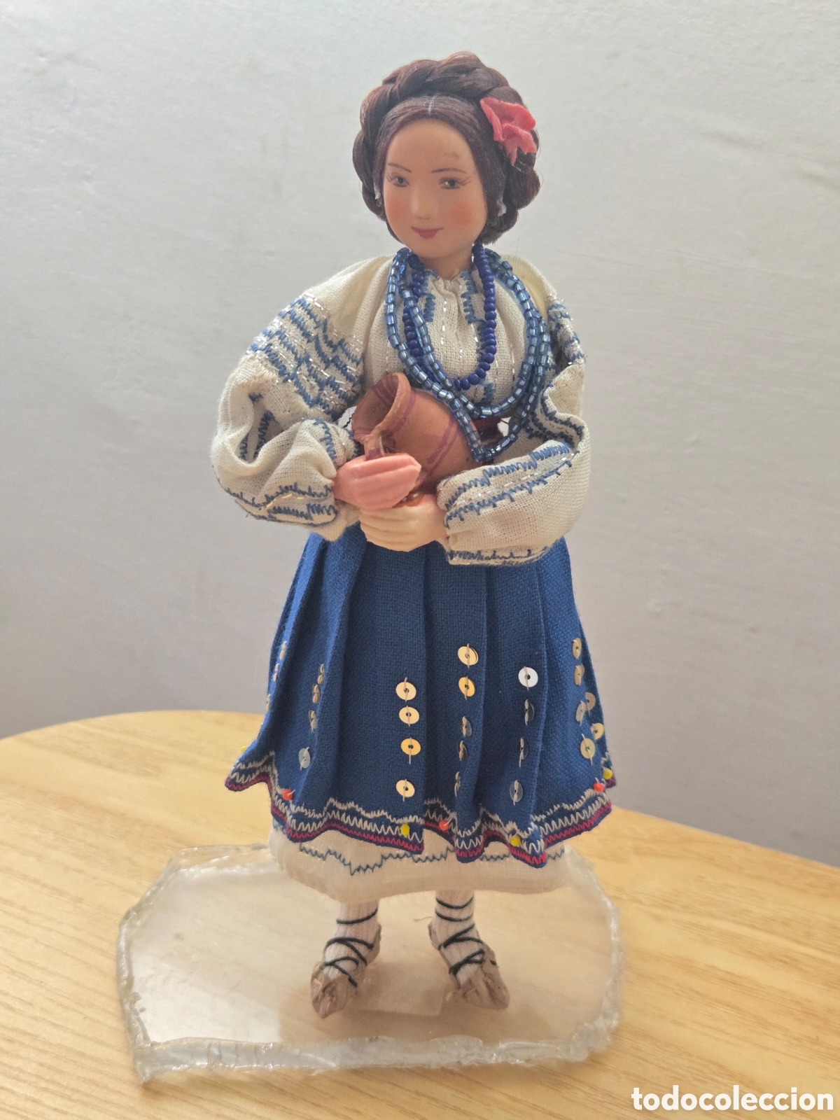Mu&ntilde;ecas Modernas: Mu&ntilde;eca antigua Ruman&iacute;a