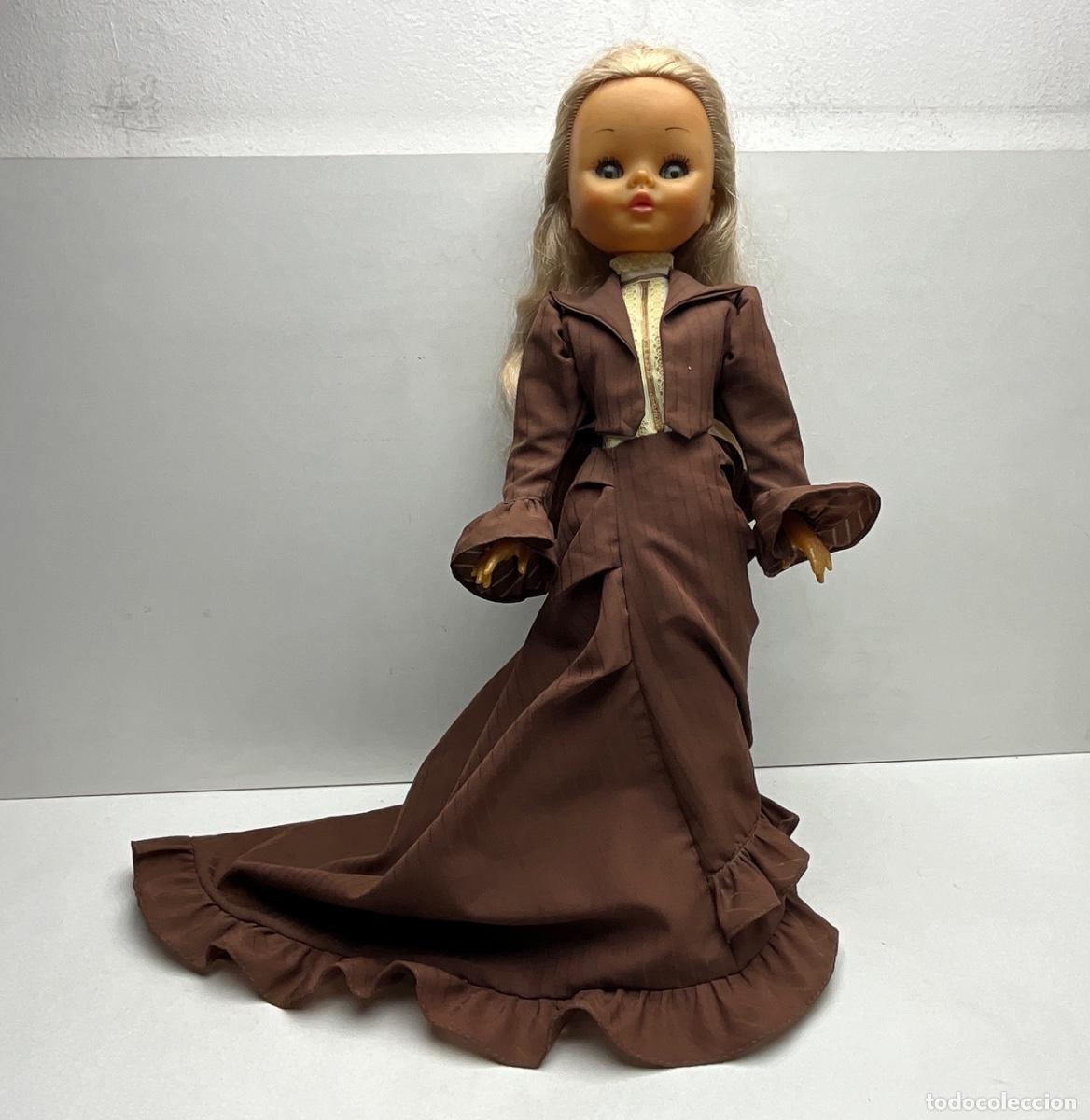 Mu&ntilde;ecas Modernas: MU&Ntilde;ECA FURGA - MADE IN ITALY - NUMERADA - VESTIDO ORIGINAL ..???