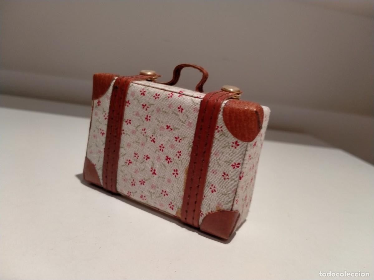 Mu&ntilde;ecas Modernas: Maleta para mu&ntilde;ecas Fashion Royalty o Barbies