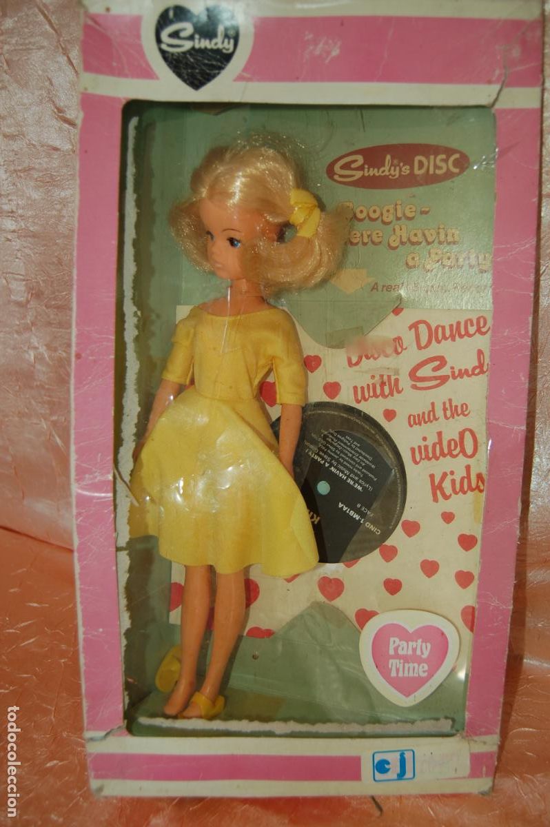 Mu&ntilde;ecas modernas: mueca sindy de pedigree en caja - Foto 5