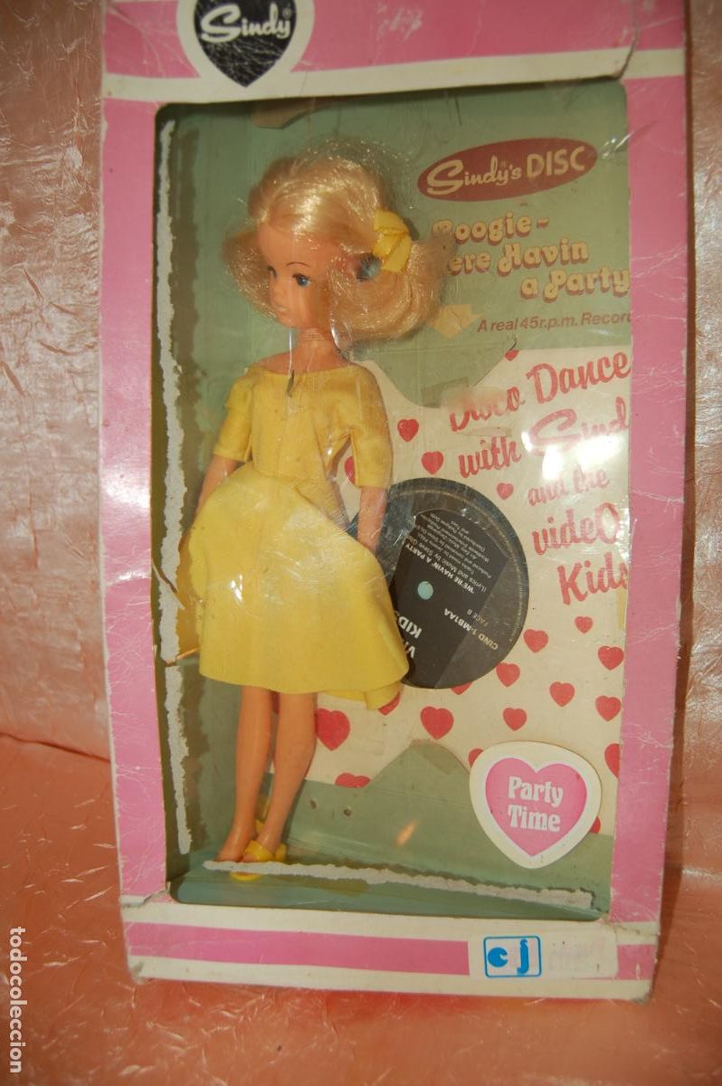 Mu&ntilde;ecas modernas: mueca sindy de pedigree en caja - Foto 8