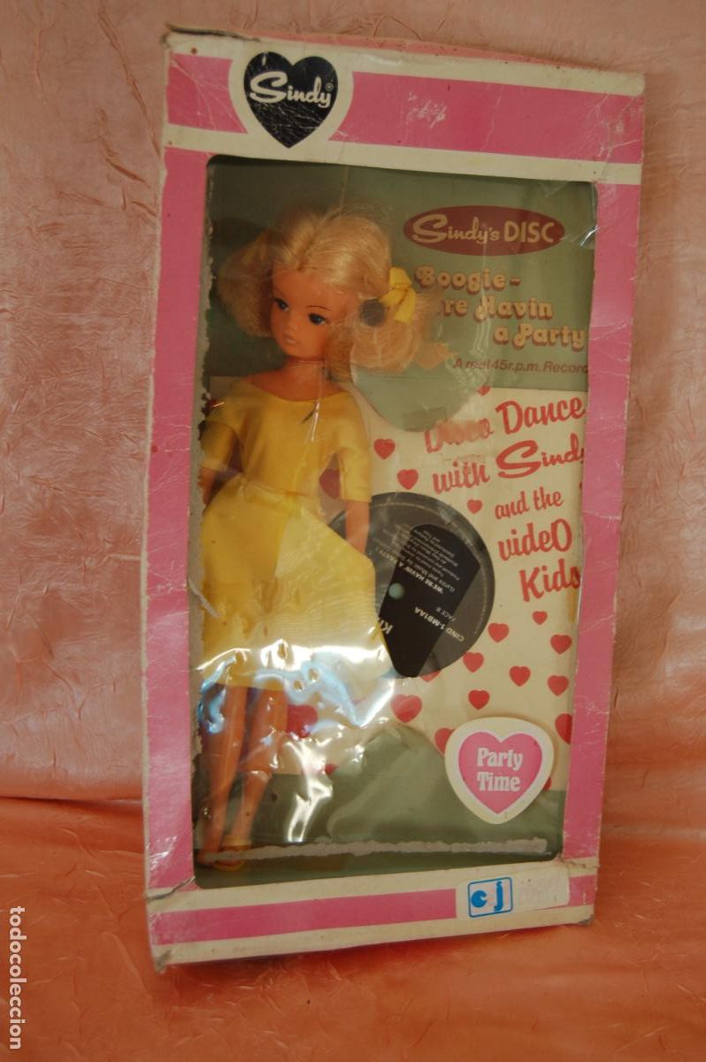Mu&ntilde;ecas Modernas: mueca sindy de pedigree en caja
