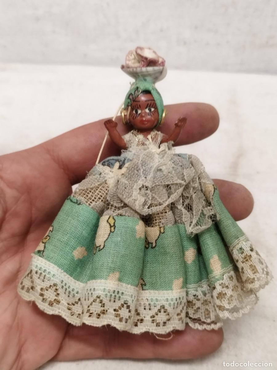 Mu&ntilde;ecas Modernas: Antigua peque&ntilde;a mu&ntilde;eca tipica, regional cubana.