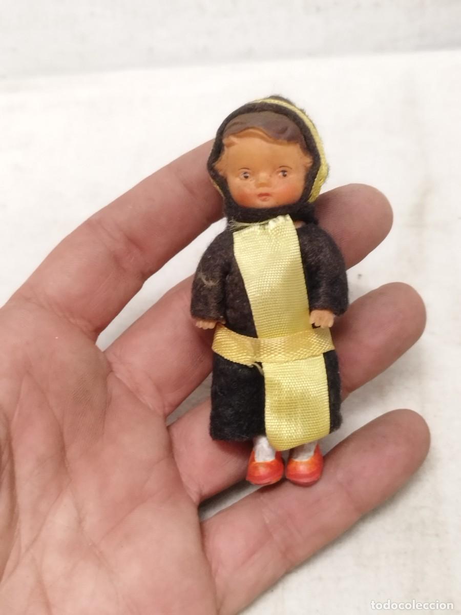 Mu&ntilde;ecas Modernas: Antiguo peque&ntilde;o mu&ntilde;eco de ari, el ni&ntilde;o de munich.