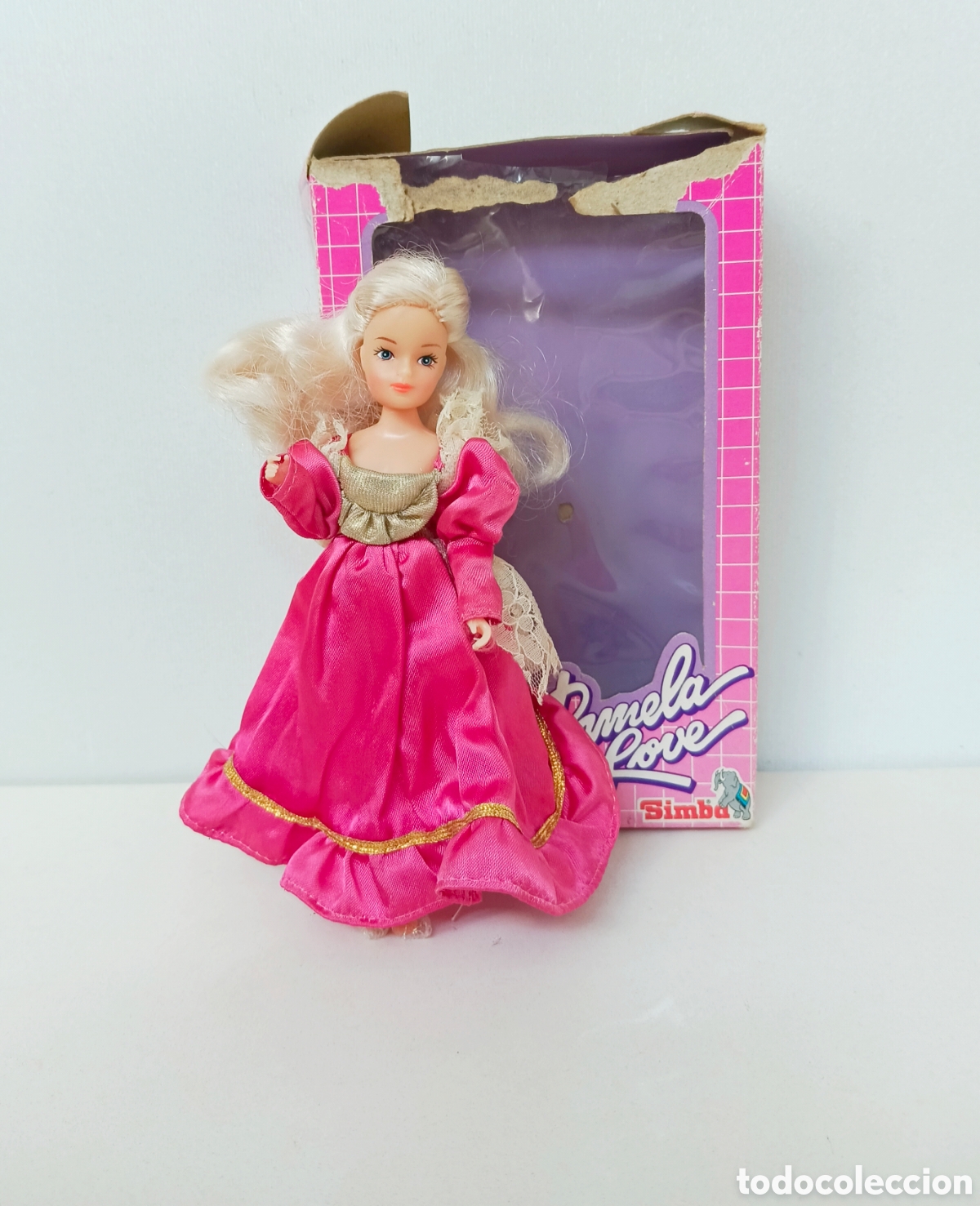 Mu&ntilde;ecas modernas: Mu&ntilde;eca Pamela Love con vestido de fiesta rosa fucsia y dorado a&ntilde;os 90 80 Simba mini Barbie