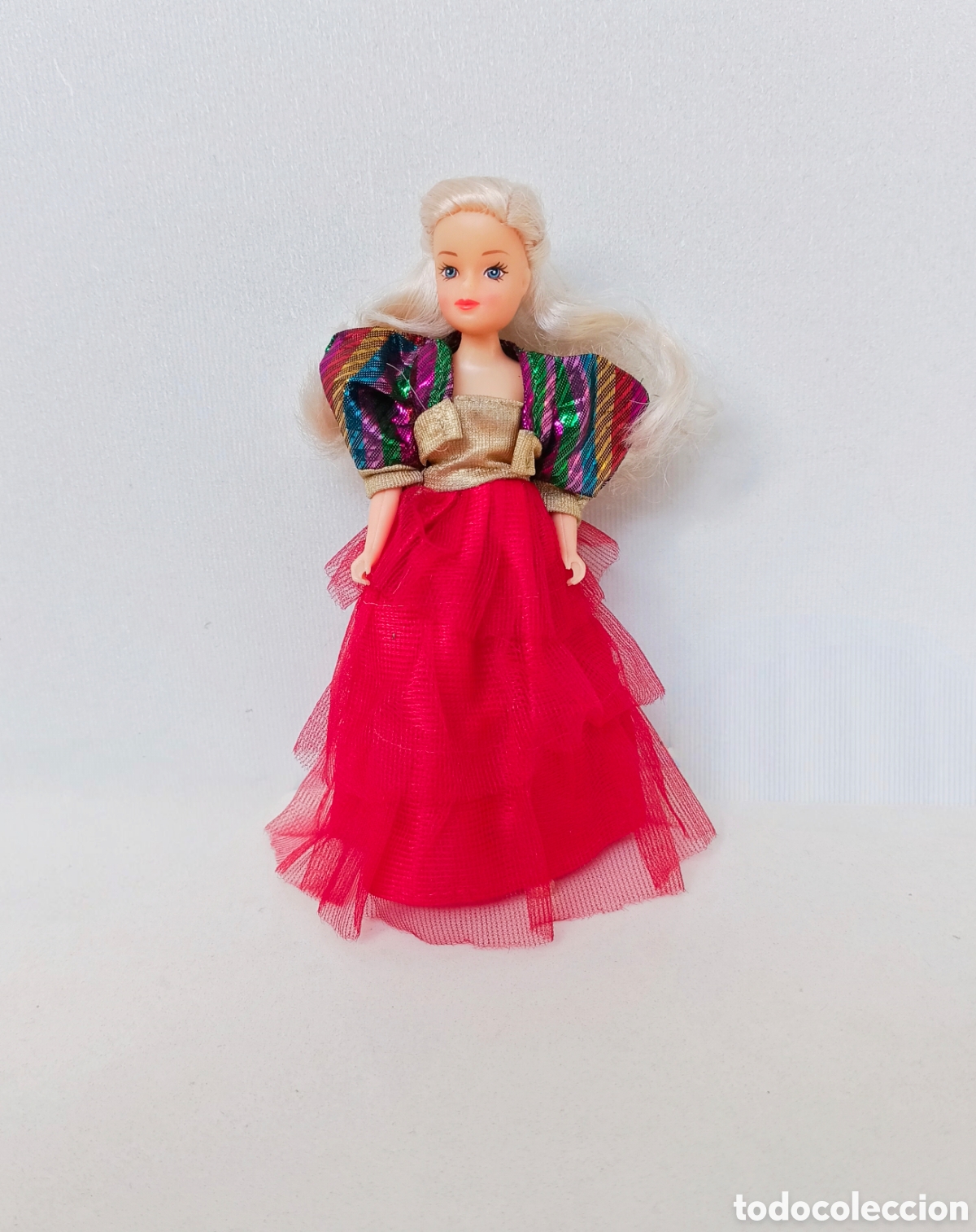 Mu&ntilde;ecas modernas: Mu&ntilde;eca Pamela Love con conjunto de fiesta vestido rojo y chaqueta a&ntilde;os 90 80 Simba mini Barbie