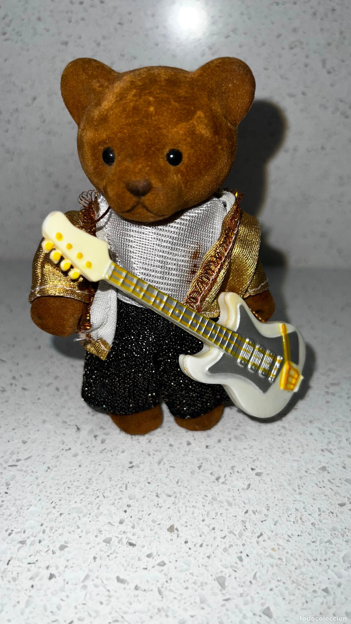 Mu&ntilde;ecas modernas: SYLVANIAN - ANTIGUO OSO GUITARRISTA FAMILIA SYLVANIAN,VESTIDO DE ORIGEN!