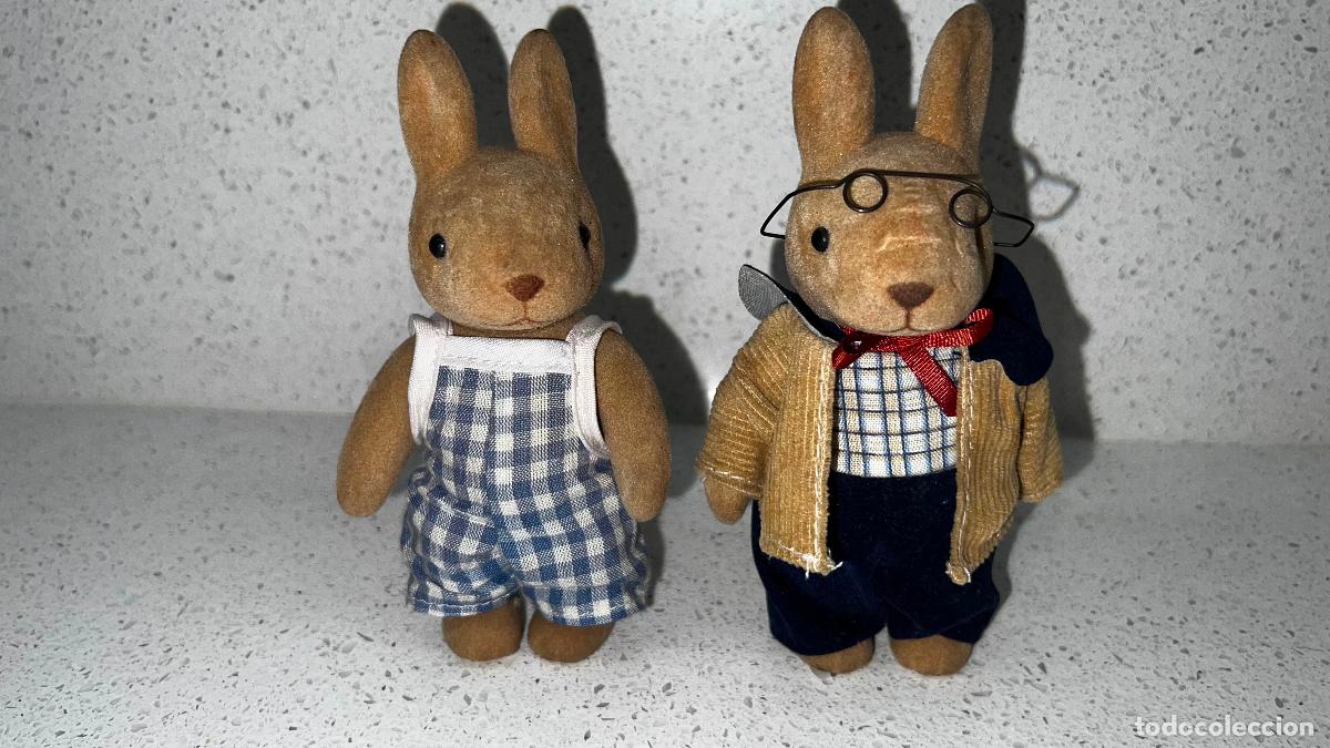 Mu&ntilde;ecas modernas: SYLVANIAN - ANTIGUOS MU&Ntilde;ECOS CONEJOS SYLVANIAN, VESTIDOS DE ORIGEN!