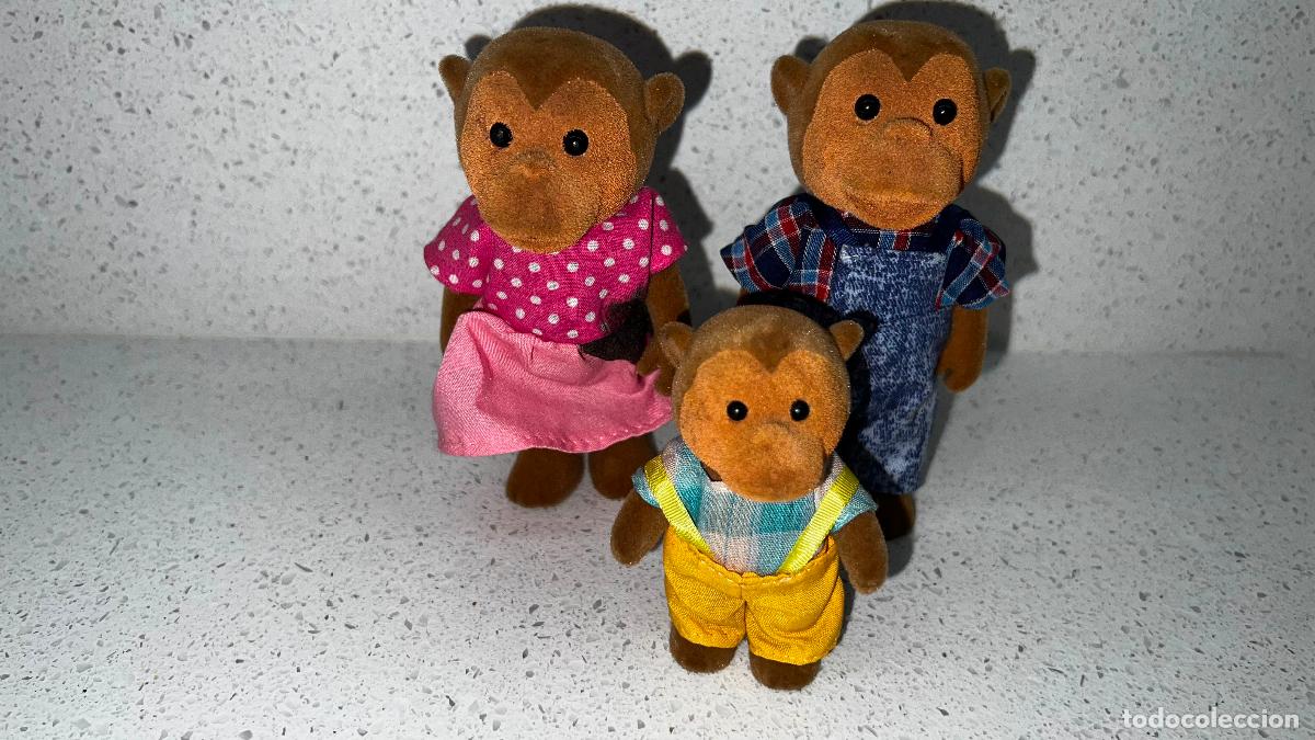 Mu&ntilde;ecas modernas: SYLVANIAN - ANTIGUA FAMILIA DE MONOS SYLVANIAN VESTIDOS DE ORIGEN!