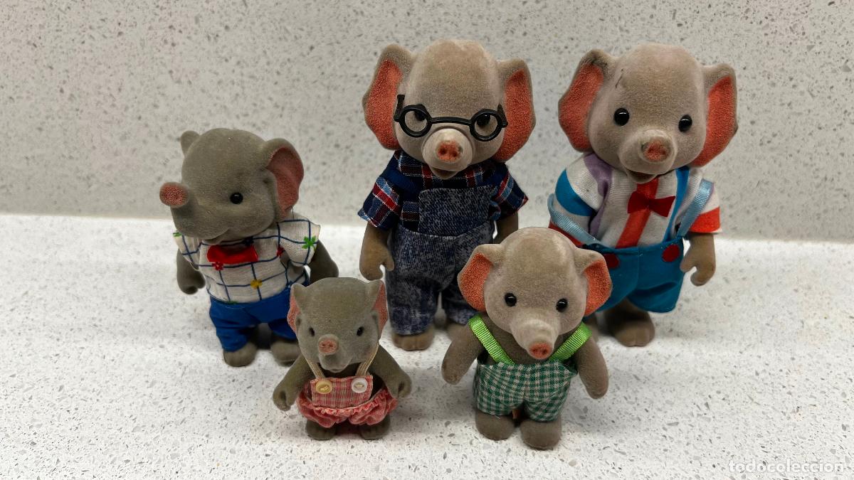 Mu&ntilde;ecas modernas: SYLVANIAN - ANTIGUA FAMILIA DE ELEFANTE SYLVANIAN VESTIDOS DE ORIGEN!