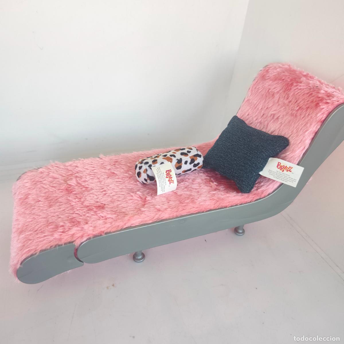 Mu&ntilde;ecas modernas: Bratz Funky Fashion Furniture 1st Edition Chill-Out Lounge DIVAN con cojines