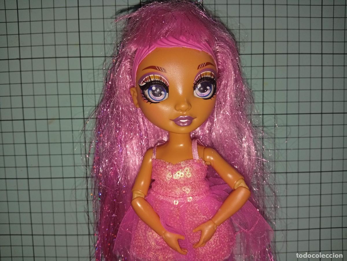 Mu&ntilde;ecas modernas: Mu&ntilde;eca Rainbow high fashion studio