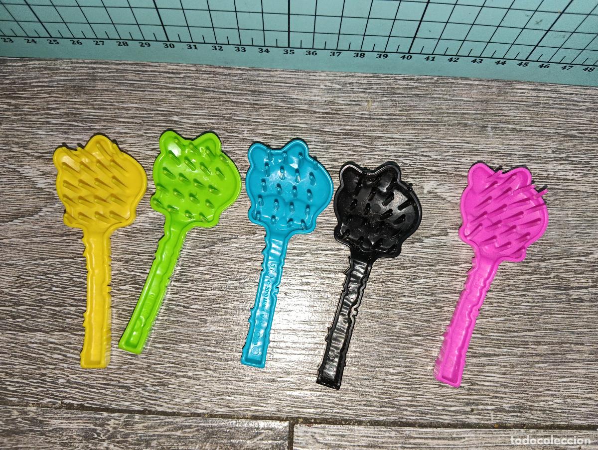 Mu&ntilde;ecas modernas: Lote de peines de mu&ntilde;eca Monster high - Foto 2