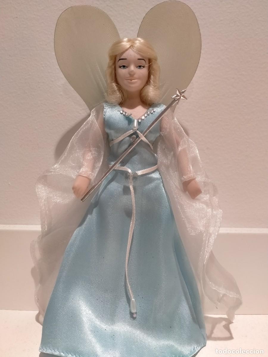 Mu&ntilde;ecas modernas: Mu&ntilde;eca de porcelana Hada Azul de Disney