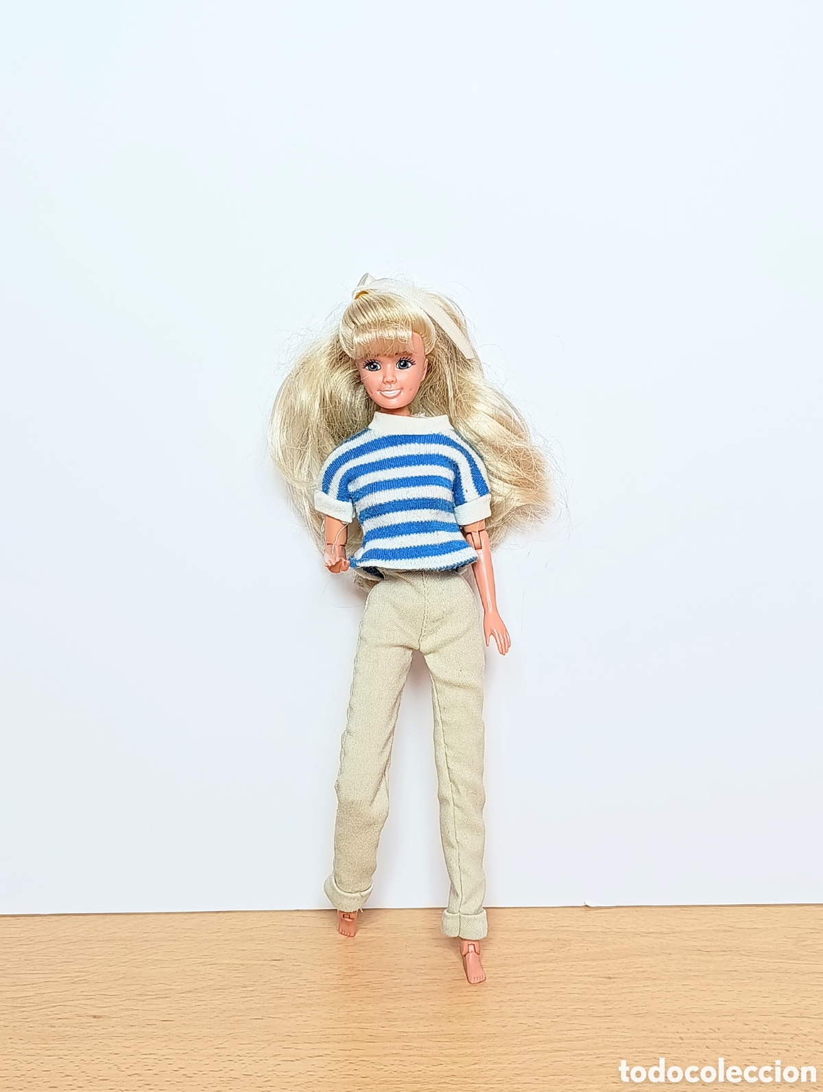 Mu&ntilde;ecas modernas: Mu&ntilde;eca Barbie clone vintage articulada