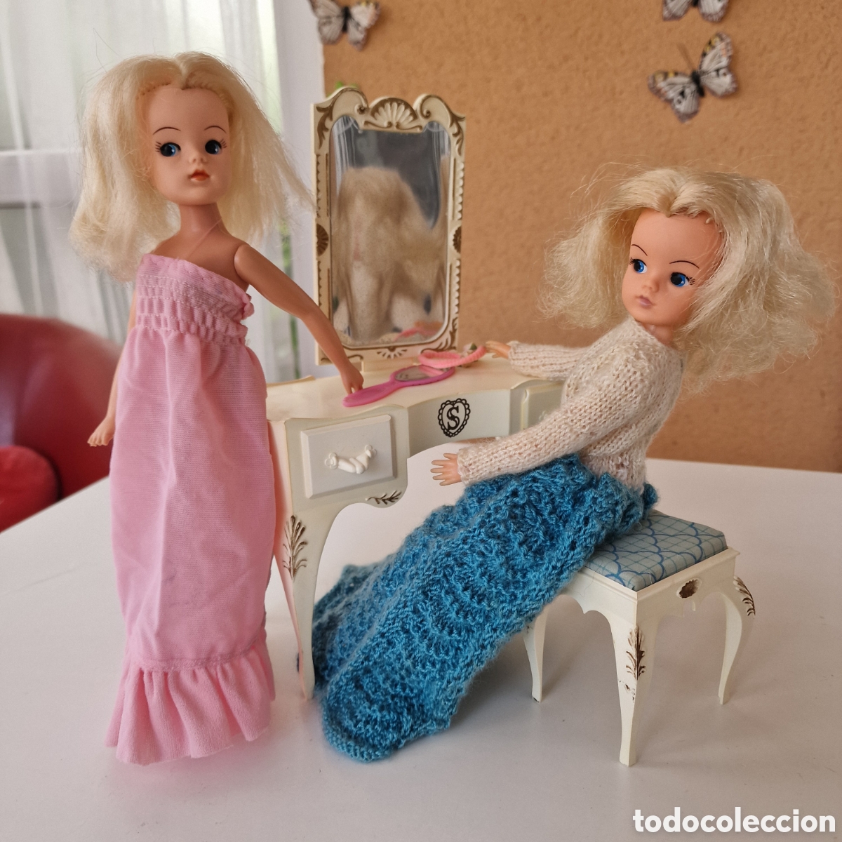 Mu&ntilde;ecas modernas: 2 sindy y su tocador