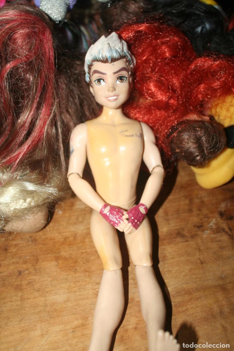 Mu&ntilde;ecas modernas: mu&ntilde;eco los descendientes carlos