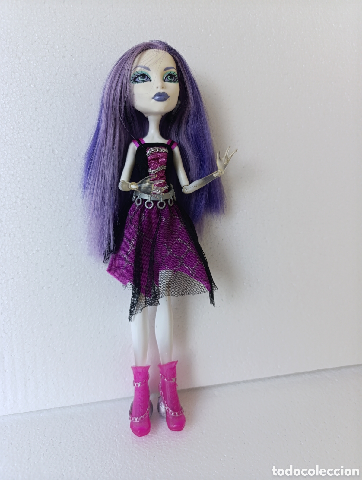 Mu&ntilde;ecas modernas: Monster High Spectra Vondergeist G1 (2011) - Primera Edici&oacute;n Ligas Negras