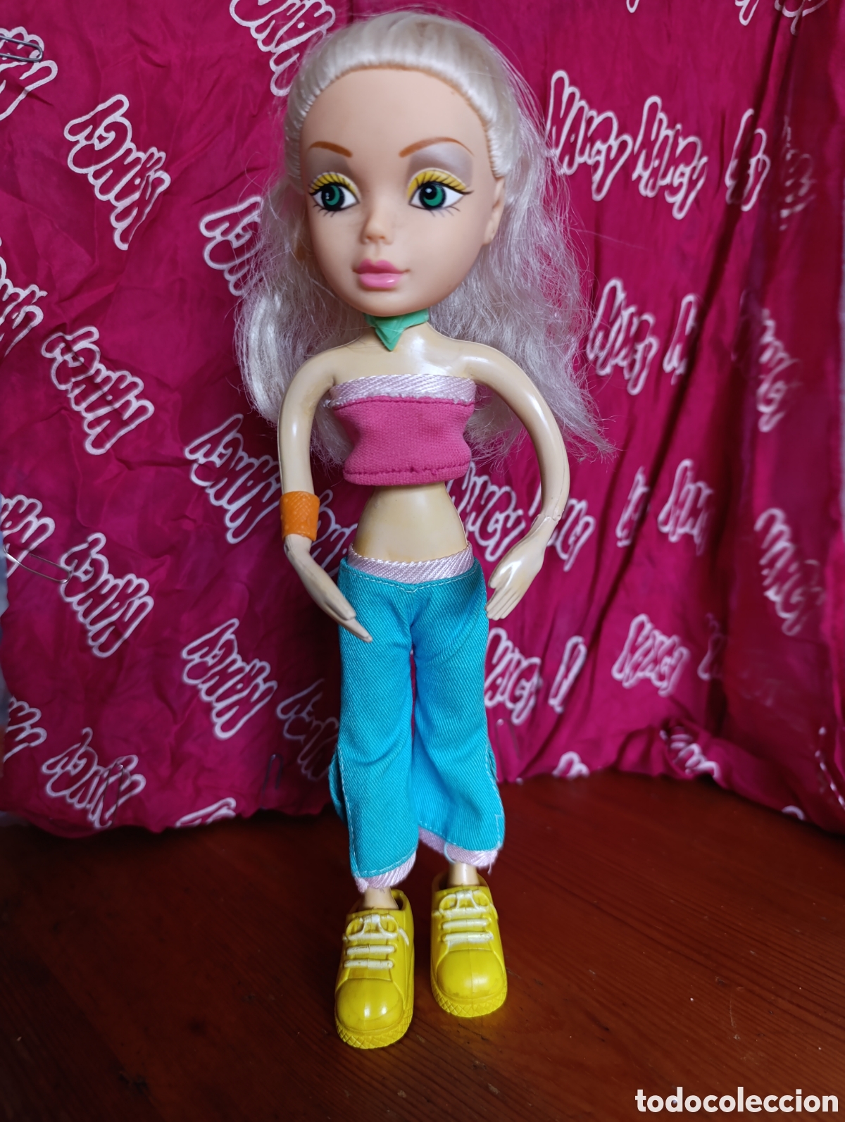 Mu&ntilde;ecas modernas: MU&Ntilde;ECA DE GOMA,WAISON-2004.