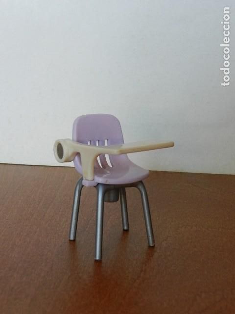 Mu&ntilde;ecas modernas: Pupitre Juego Bratz Lil' Bratz High School 2004 silla escritorio