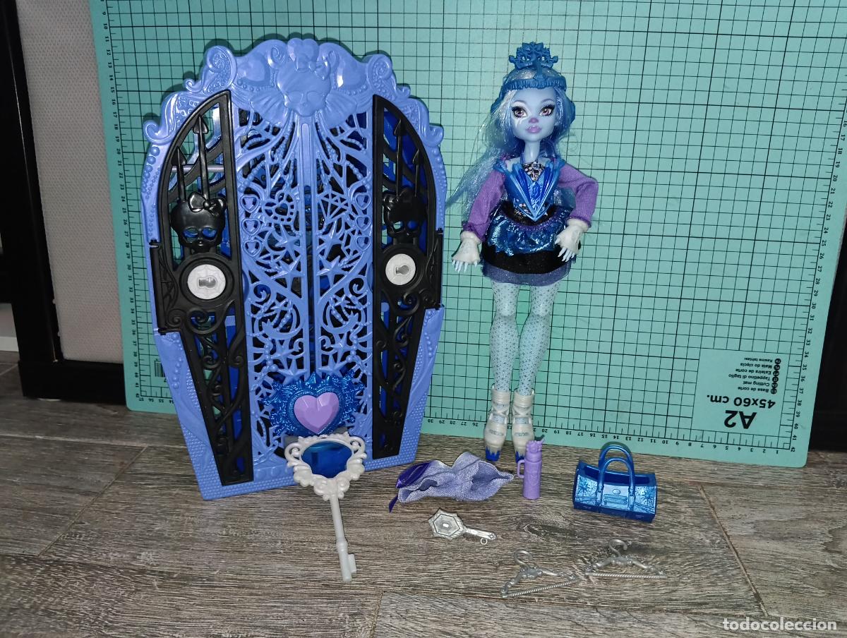 Mu&ntilde;ecas modernas: Mu&ntilde;eca Monster high abbey bominable Skulltimate secrets