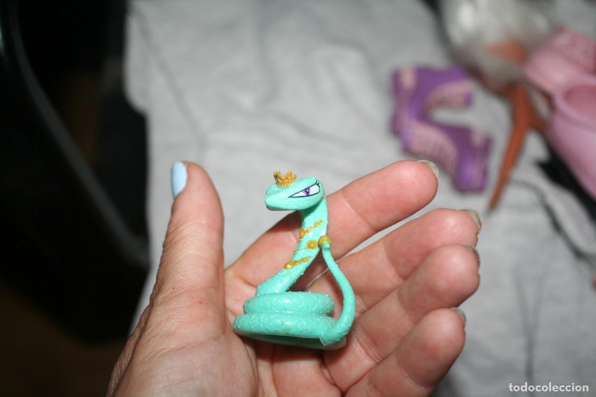 Mu&ntilde;ecas modernas: mascota monster cleo serpiente