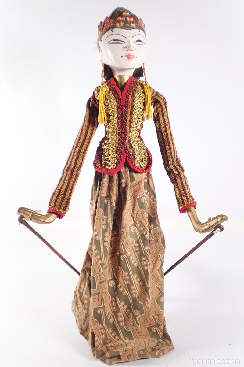Mu&ntilde;ecas modernas: Marioneta Wayang Golek Indonesia Antigua