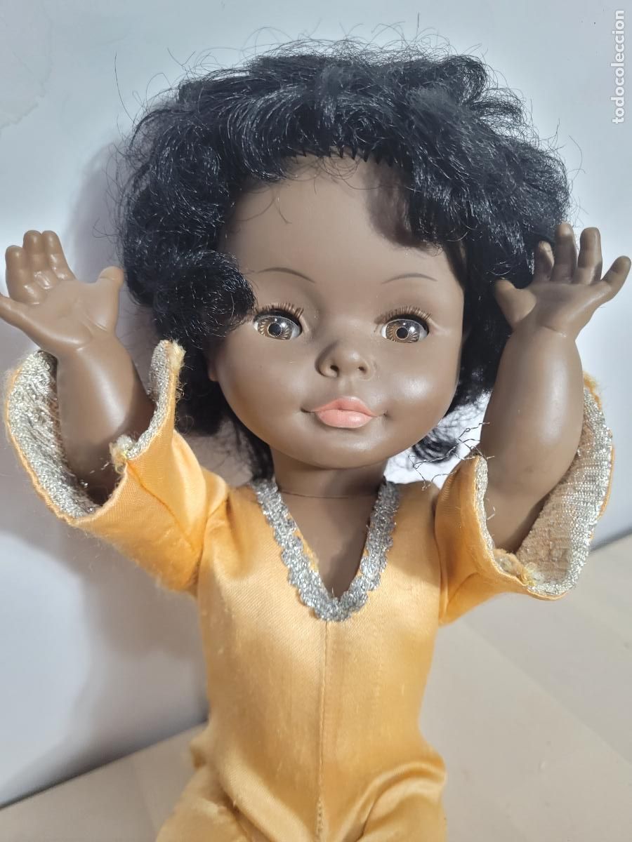 Mu&ntilde;ecas modernas: Mu&ntilde;eca Ella de bella Modelo Disco 1973 Afro