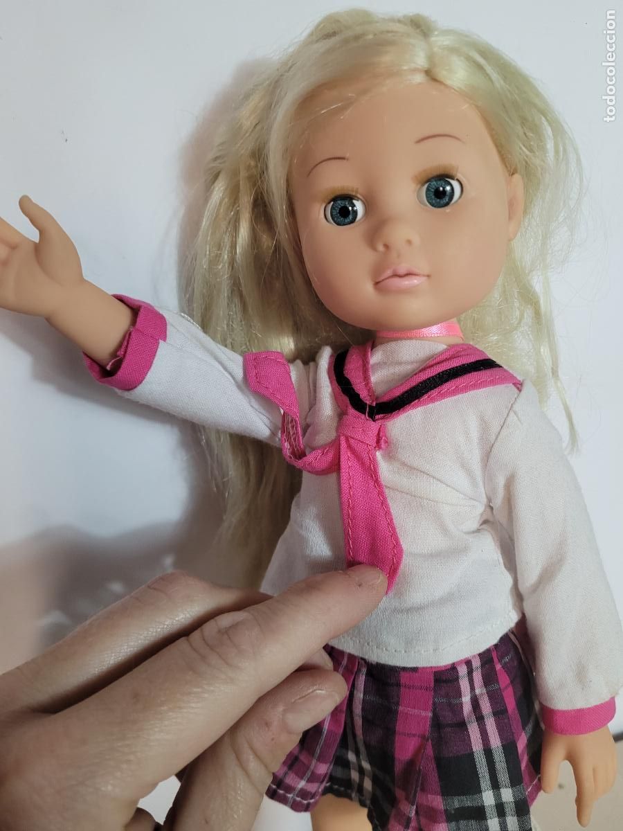 Mu&ntilde;ecas modernas: mu&ntilde;eca madeleine simba colegiala - Foto 4