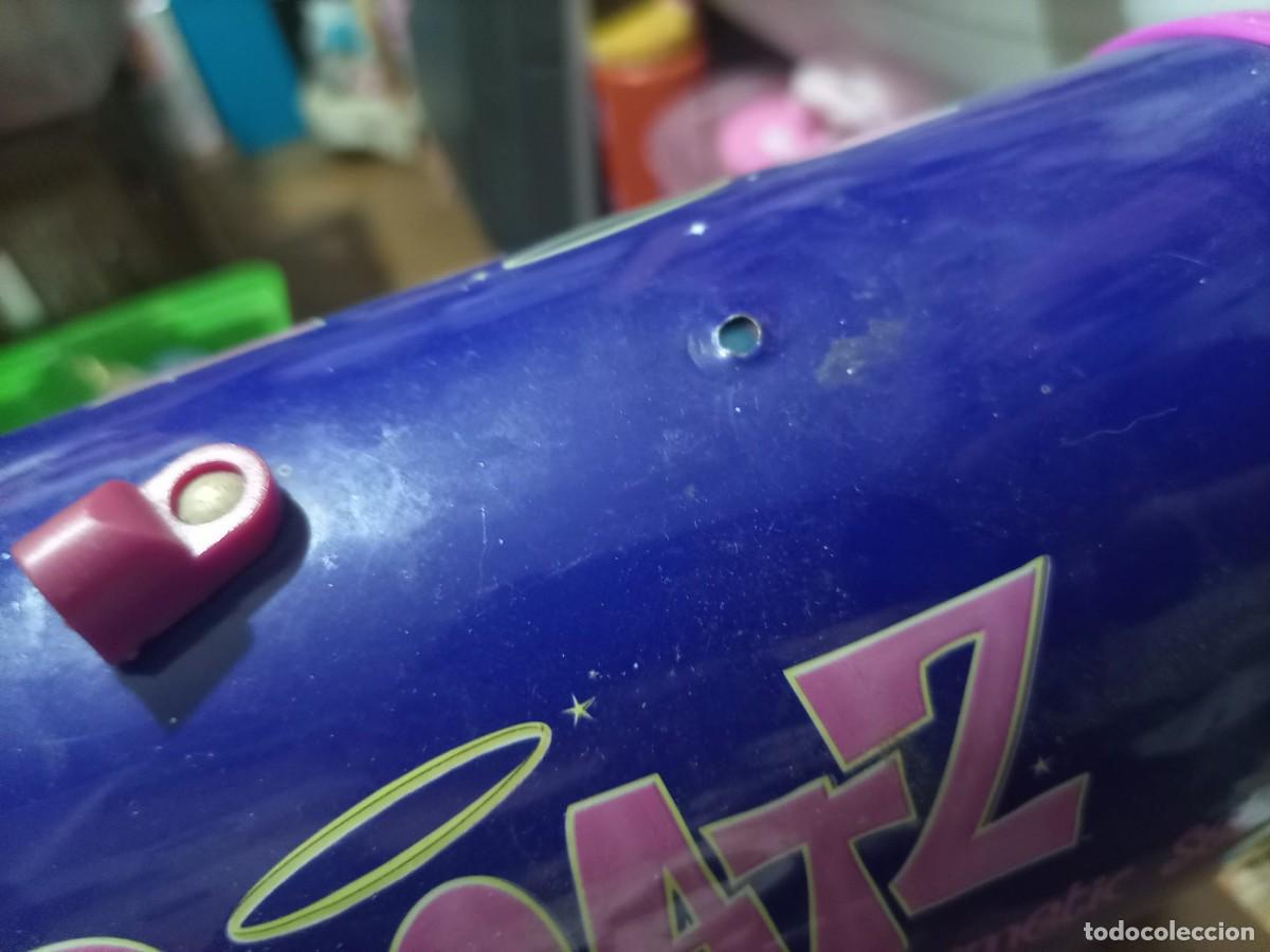 Mu&ntilde;ecas modernas: cabas metalico de la mu&ntilde;eca bratz