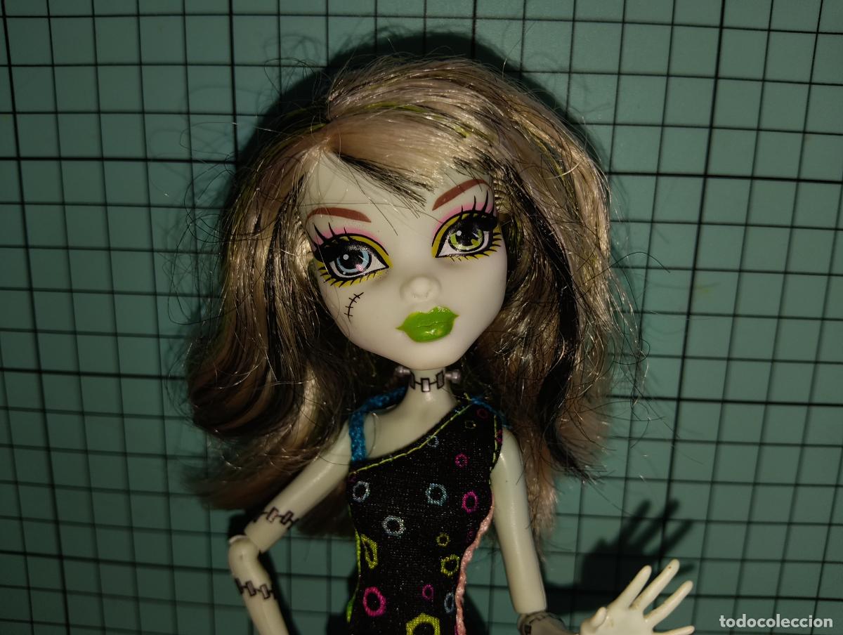 Mu&ntilde;ecas modernas: Mu&ntilde;eca Monster high Frankie patinadora